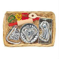 Gluckskafer - Christmas Baking set in cane basket - 10 pieces - Amousewithahouse